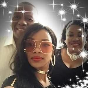 Meet your Posher, Mona